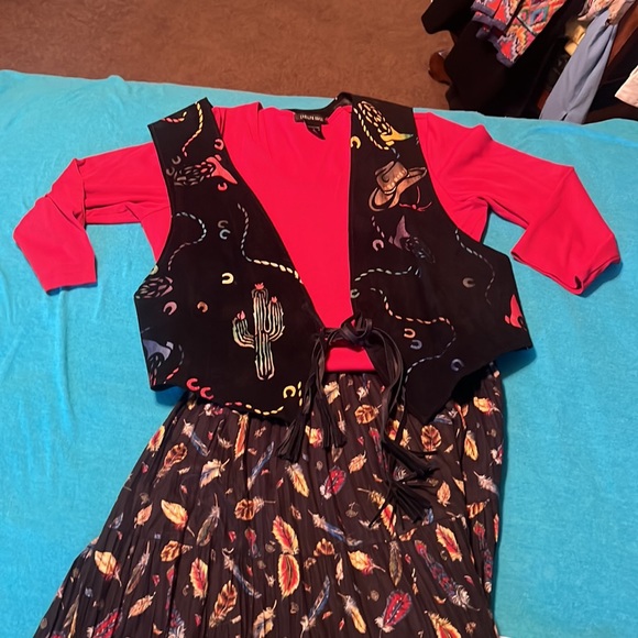 Scott and Taylor size Large. Long broomstick skirt. Feather print - Picture 7 of 7